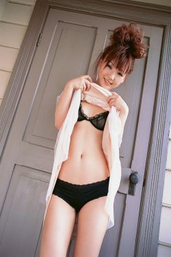 睡沙发的人